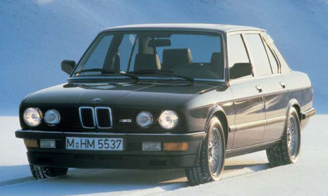 С 30-ым днем рождения, BMW M5!